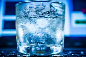 水能加热到105℃？为何不沸腾反而结冰？其中蕴含哪些物理知识图片