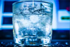 水能加热到105℃？为何不沸腾反而结冰？其中蕴含哪些物理知识图片