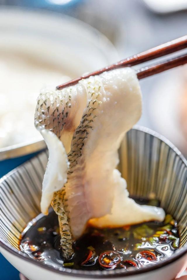 奶白色鱼翅花胶汤 2026年花胶鱼翅汤的做法