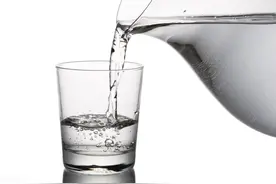 气泡水就是苏打水吗？气泡水和苏打水的区别图片