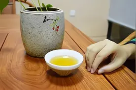 倒茶时，为什么要敲三下桌子？不懂可别乱敲图片