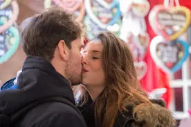 心理学：男人从喜欢到深爱一个人，会有3种心理变化，伪装不了图片