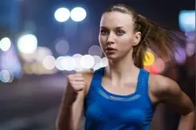 苏州一女子每晚坚持夜跑5公里，2年后，她得到了什么？图片