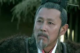 面对跪拜自己的樊哙，韩信无限感慨，终死于吕后和萧何之手！图片