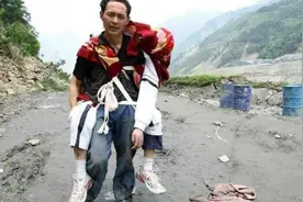 汶川那位徒步25公里，背儿子遗体回家的父亲，如今过得怎样？图片