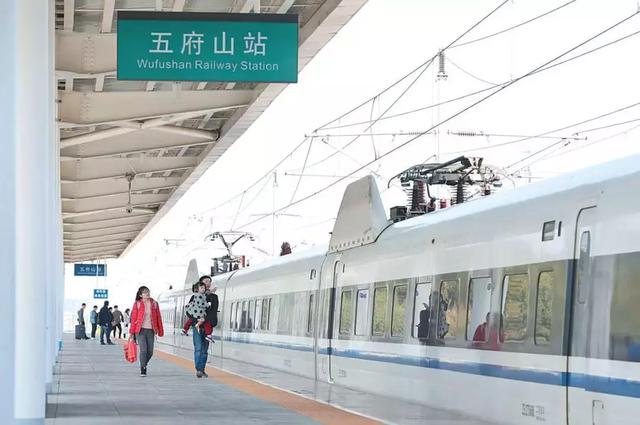 全国最小高铁站“五府山”:从铁皮卡车到“复兴号”