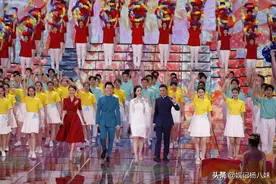 央视精修下的男明星：罗云熙王源变形了，最丑的郑云龙辣眼睛图片
