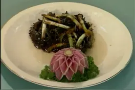 特级大厨教您做传统经典鲁菜《葱烧海参》鲁菜一绝图片