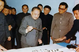 1977年高考恢复之际，邓小平去掉了一个硬性条件，改写一代人命运图片