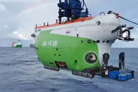 你知道吗，坐底马里亚纳海沟的“奋斗者”号，研发团队只有十几个人……图片