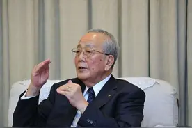 亿万身家稻盛和夫，快冻僵时老太给1硬币，顿悟后用1年救活日航图片