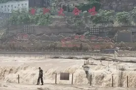 带着小孩儿出去耍第四天壶口瀑布图片