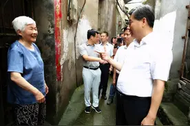 人民网专访景德镇市委书记钟志生：打造与世界对话的国际瓷都图片