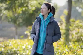 “打底裤”怎么穿才显时髦？这些冬季的穿搭思路别错过，温暖显瘦图片