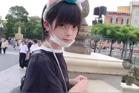 日本20岁“萝莉男孩”走红，晒出卧室照引热议，网友：孩子废了图片