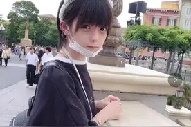 日本20岁“萝莉男孩”走红，晒出卧室照引热议，网友：孩子废了图片