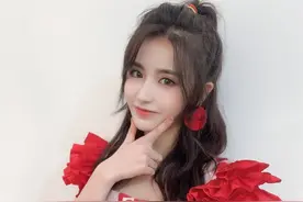 金子涵爱心印花裙甜美写真图片图片