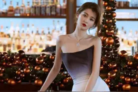 乔欣的“蜜桃臀”太显眼，紧身连衣裙显身体曲线，也就她敢这么穿图片