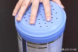 奶粉罐不要扔，在盖子上打几个孔放在房间里，全家人都抢着用图片