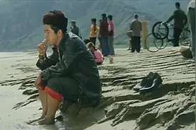 村长为了村里财路，不惜带领全村人当老赖，结局大快人心的老电影图片