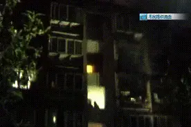 家中起火，邻居们都撤了，她竟还在卧室睡觉！大家猜测的起火原因，让人后怕图片