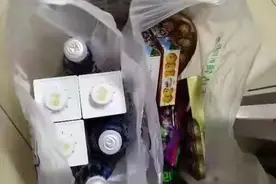 谁认识？悄悄为子弟兵送去三袋零食的通州小姐妹图片