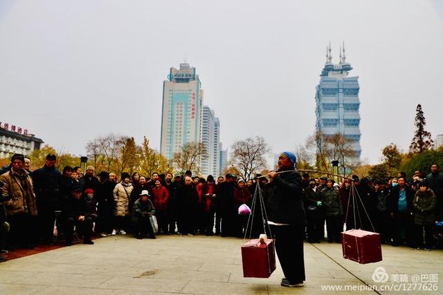 高手在民间，演出自娱自乐，洛阳周王城广场民间曲艺乐园