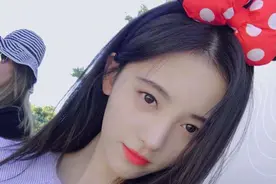 品学兼优的孩子却私藏很多性感自拍照，家长反应让人反思图片