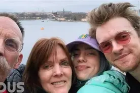 碧梨成名后不住豪宅，依旧和父母住老房子，00后的她活出了真实图片