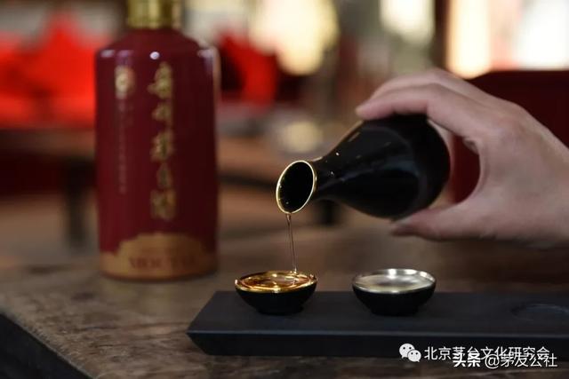 猜拳？掷骰？还有哪些好玩的游戏让酒局不冷场