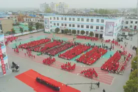 青春无需彩排 运动点亮风采—厚坡一小第一届春季运动会开幕式图片