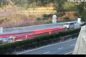 看错路牌 男子高速倒车2公里图片