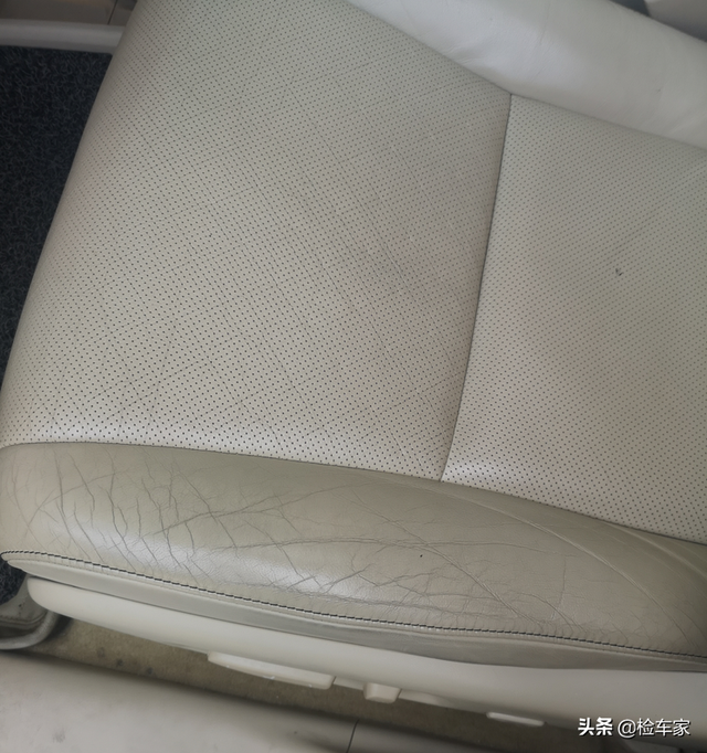 报价22万的雷克萨斯RX270，开10万公里就漏油，还能传三代吗？