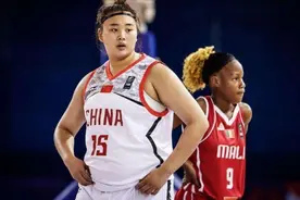 14岁天才2米26！获人民日报大赞 中国女篮又一个郑海霞？图片