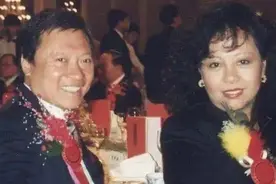 香港“四大家族”：“废太子”的连环闹剧图片