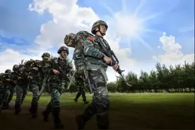 “魔鬼周”故事丨一双作战靴的自述图片