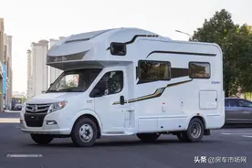29.8万后双胎C型房车，3.0T柴油自动挡，能满足4口吃住图片