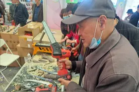 买到新苗子 发现新工具 农高会上农民“淘宝”忙图片