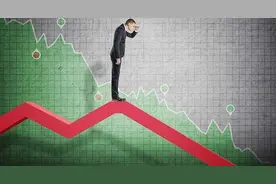 甘肃银行股价暴跌后用户排队取款，监管出面维稳图片