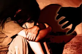 校园中的罪恶！印度老师将淫手伸向女学生，校长反劝女生别声张图片