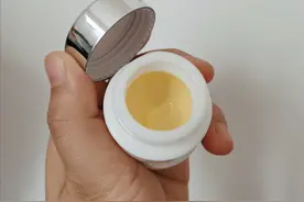 我国有一老牌面霜，能保湿还能提亮肤色，坚持涂，皮肤白皙气色好图片