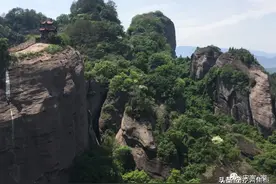 黄征辉蓝春咏赞：丹崖焕彩豸轩昂图片