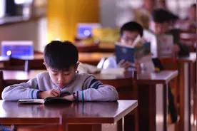 出于对学校制度的不信任，越来越多的家长让孩子“在家上学”图片