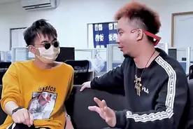 台湾网红称能控制10万网军！台湾间谍无处不在，举报者可获奖50万图片