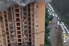 惋惜！一小区高楼突发火灾，23岁女子翻窗逃生不慎坠亡图片