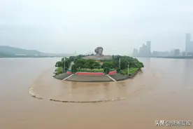 最新！橘子洲已经闭园，湘江水位正以每小时三四厘米速度上涨图片