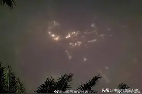 雷雨后厦门夜空突现大量光点，外星人大举入侵？分析：非常罕见图片