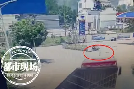 痛心！货车急刹车甩尾，8旬老人被撞身亡图片