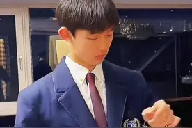 “鲁智深”送娃上学，14岁儿子身高188，完美继承妈妈颜值像校草图片