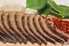 猪肝别再炒着吃，只需一点技巧，步骤简单明了，越吃越上瘾图片